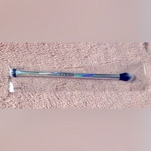 BNIB F.A.R.A.H dual-end 22E shade and blend brush